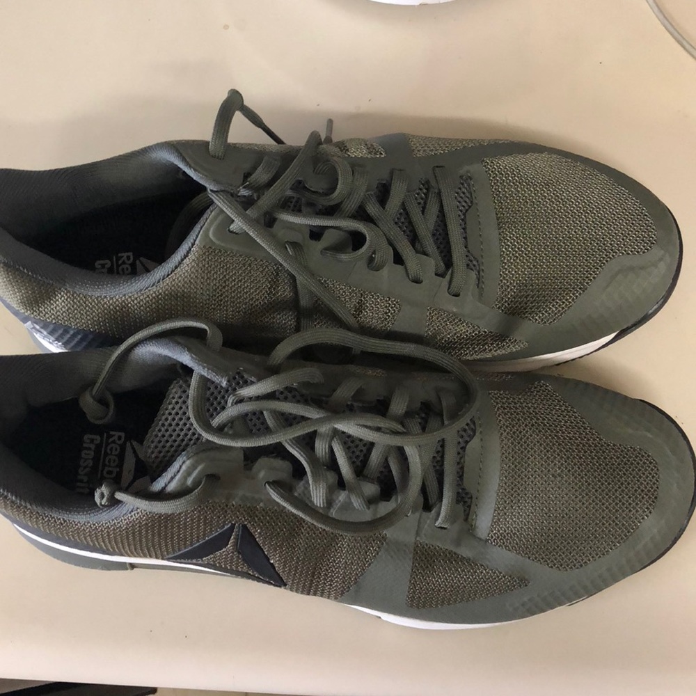 Men’s Rebook shoes size 8 in olive drab green